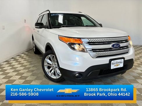 Used 2015 Ford Explorer XLT w/ Equipment Group 202B AWD/4WD image 3