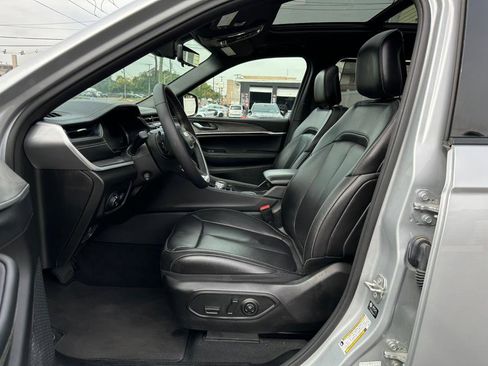 Used 2024 Jeep Grand Cherokee L Limited w/ Luxury Tech Group II image 14