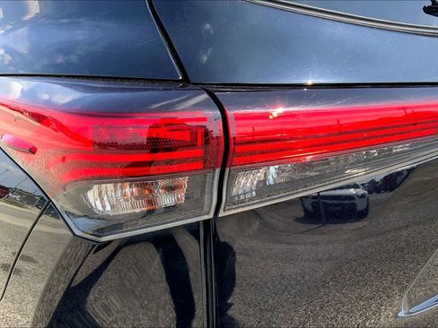 Used 2021 Toyota Highlander Platinum FWD image 28