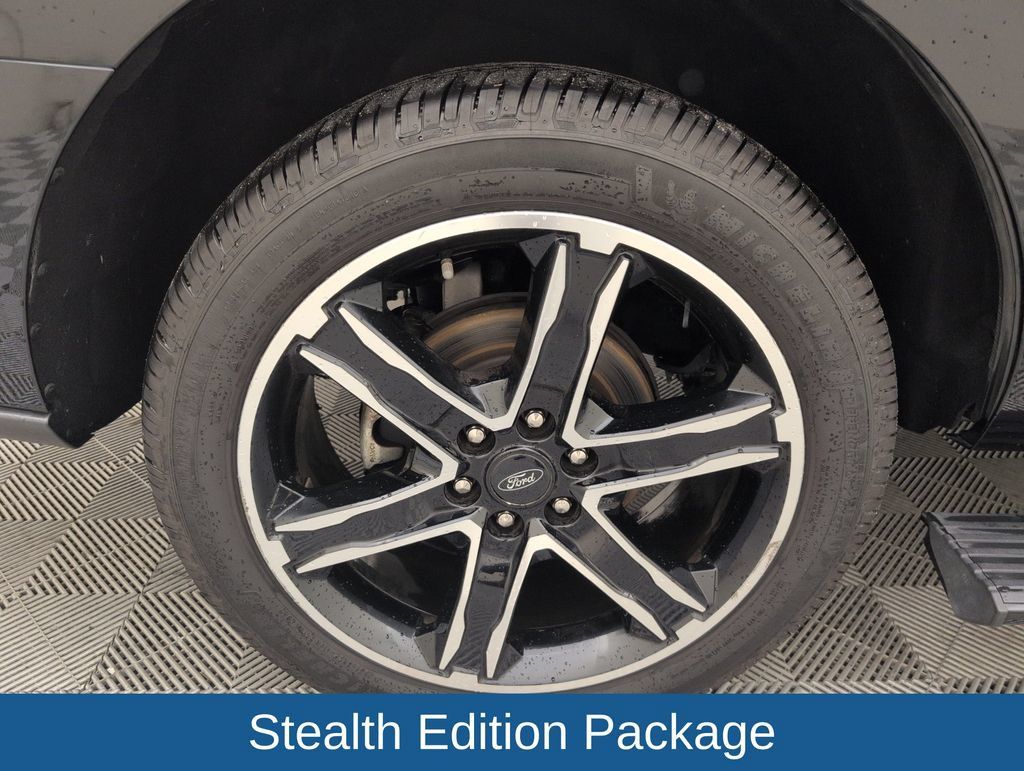 Used 2019 Ford Expedition Limited w/ Equipment Group 303A AWD/4WD image 19