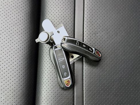 Used 2020 Porsche Cayenne AWD/4WD image 30