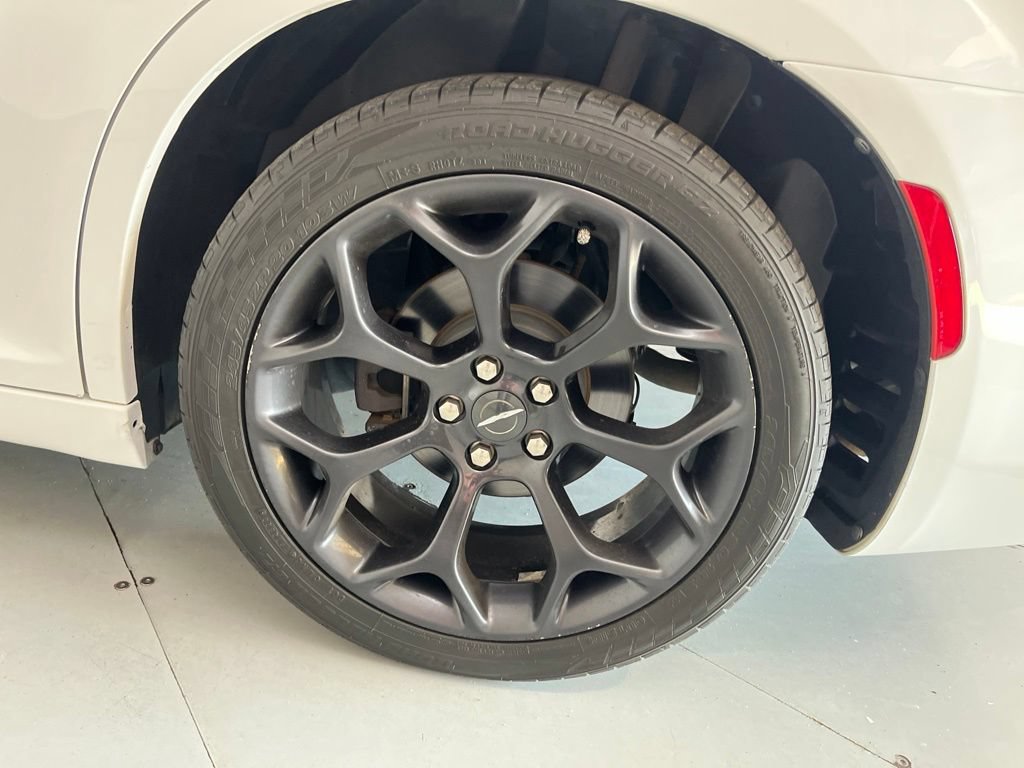 Used 2019 Chrysler 300 S w/ 300S Premium Group 2 RWD image 15