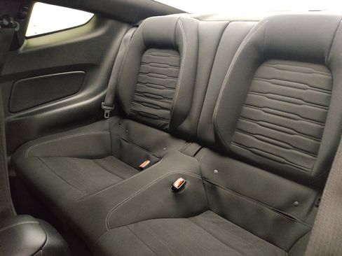 Used 2017 Ford Mustang Coupe RWD image 18