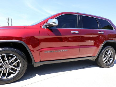 Used 2019 Jeep Grand Cherokee Limited w/ Luxury Group II image 32