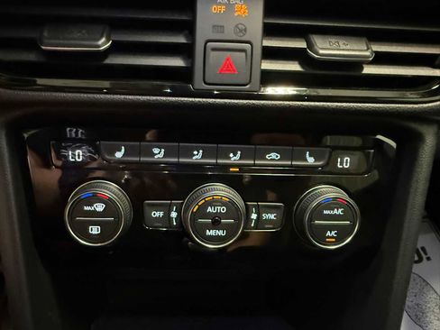 Certified 2024 Volkswagen Taos SE w/ Panoramic Sunroof Package AWD/4WD image 33