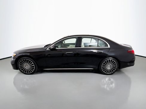 Used 2024 Mercedes-Benz E 350 4MATIC Sedan image 4