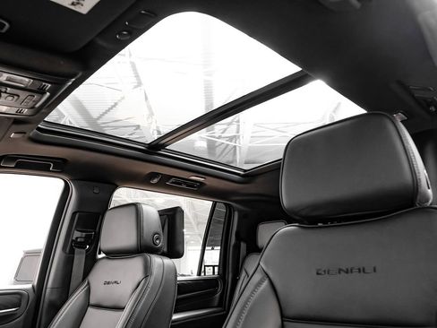 Used 2024 GMC Yukon XL Denali w/ Max Trailering Package image 5