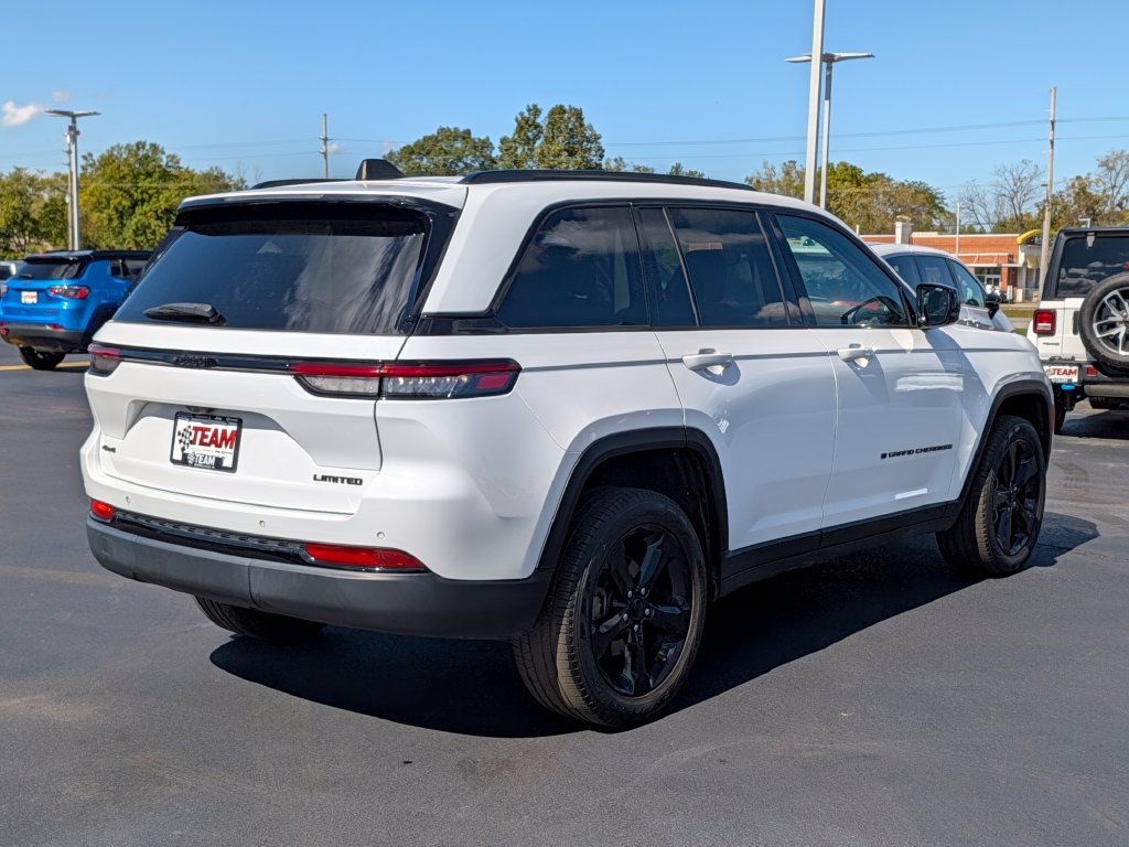 Used 2023 Jeep Grand Cherokee Limited w/ Black Appearance Package AWD/4WD image 7