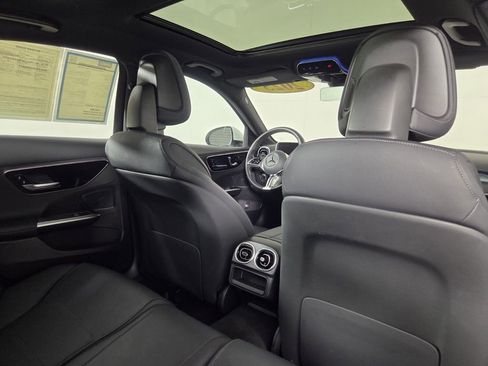 Used 2025 Mercedes-Benz C 300 Sedan w/ Winter Package image 31