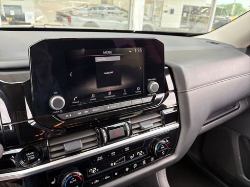 Used 2025 Nissan Pathfinder SV AWD/4WD image 20