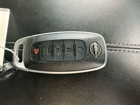 Used 2025 Nissan Pathfinder SV AWD/4WD image 28