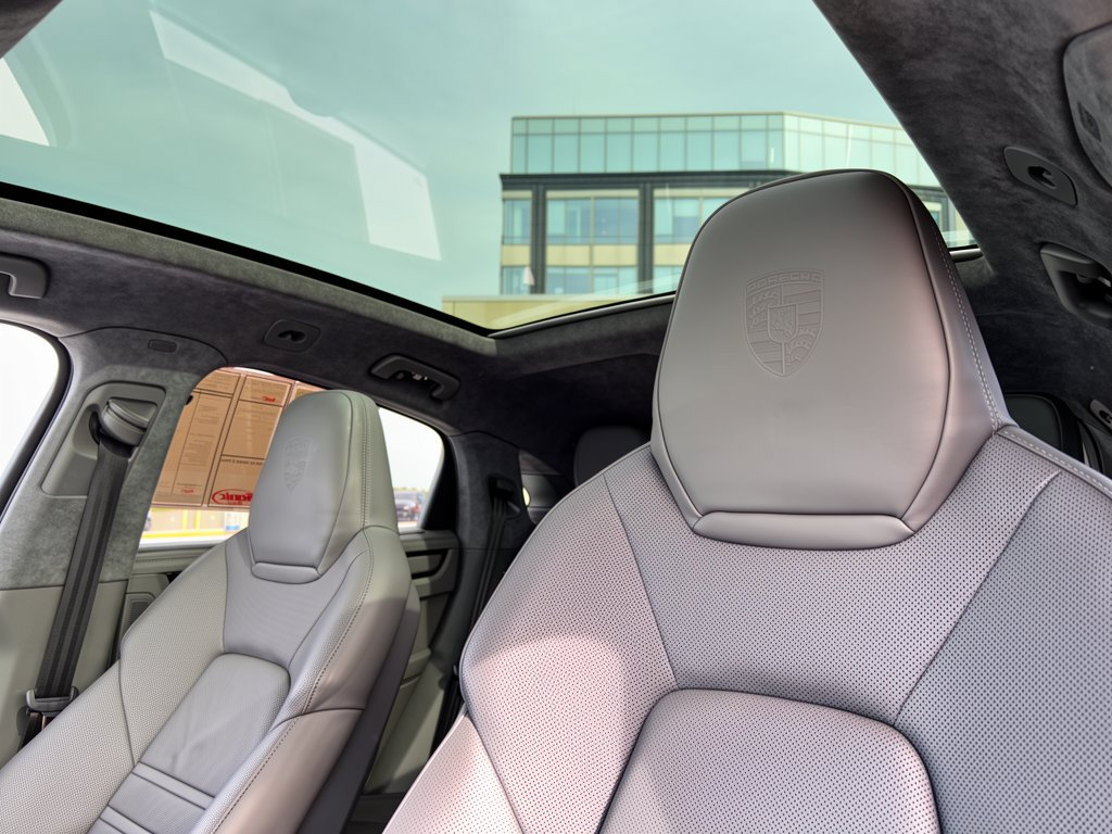 Certified 2022 Porsche Cayenne Turbo AWD/4WD image 27