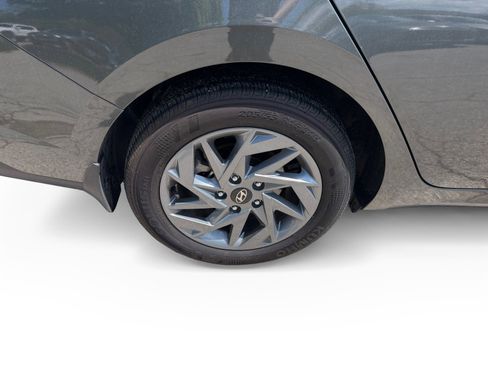 Certified 2024 Hyundai Elantra SEL FWD image 17