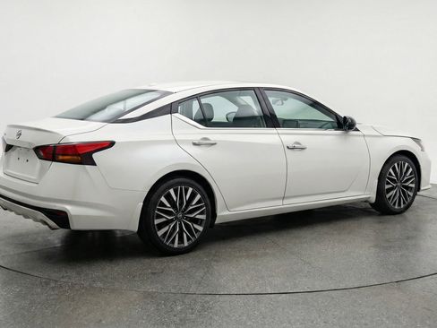 Used 2025 Nissan Altima 2.5 SV image 9