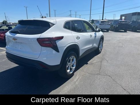 Used 2024 Chevrolet Trax LS w/ LS Convenience Package FWD image 7