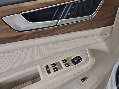 New 2026 Volkswagen Atlas SE FWD image 30