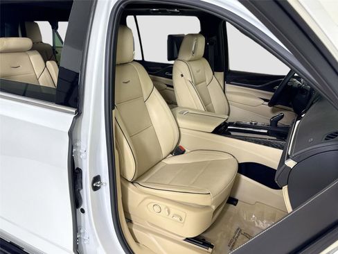 Used 2024 Cadillac Escalade ESV Premium Luxury w/ Performance Package AWD/4WD image 34