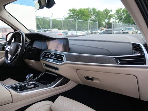 Used 2020 BMW X7 xDrive40i w/ Premium Package AWD/4WD image 39