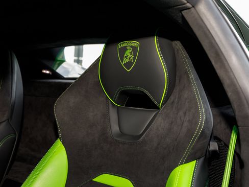 Used 2023 Lamborghini Huracan Tecnica image 35