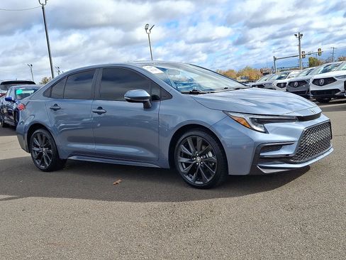 Used 2024 Toyota Corolla SE image 3