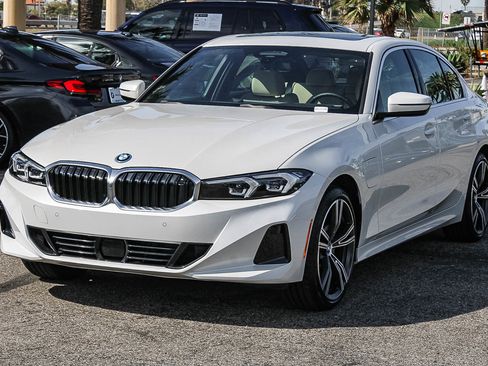 Used 2024 BMW 330e image 3