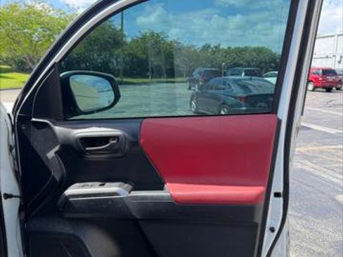 Used 2019 Toyota Tacoma SR5 RWD image 13