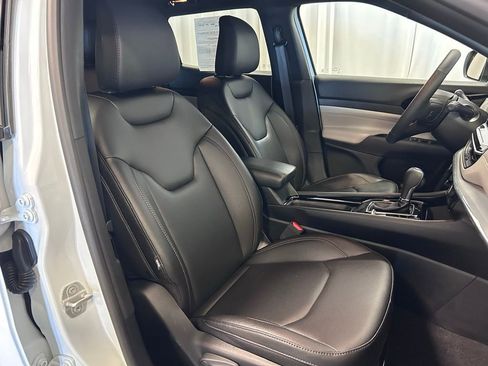 Used 2024 Jeep Compass Limited image 20