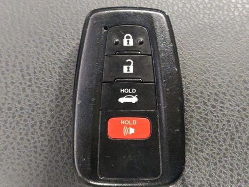 Used 2022 Toyota Camry SE w/ Convenience Package FWD image 32