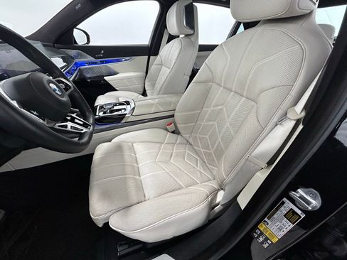 Used 2023 BMW 760i xDrive image 28