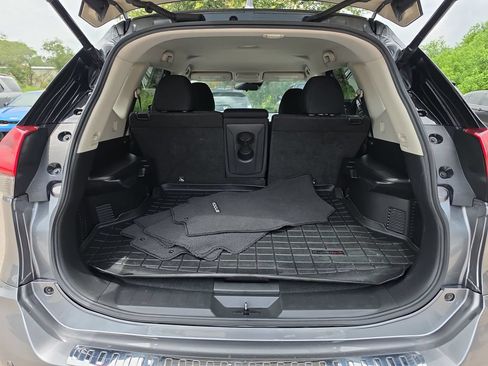 Used 2020 Nissan Rogue SV w/ Premium Package AWD/4WD image 32