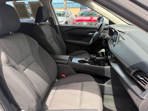 Used 2025 Nissan Rogue SV FWD image 38