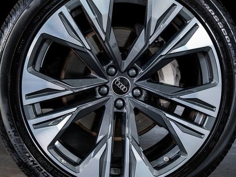 Used 2024 Audi Q8 Premium Plus w/ Premium Plus Package image 10