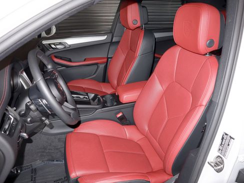 Used 2025 Porsche Macan S image 5