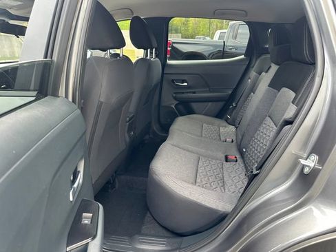 Used 2025 Nissan Kicks SV w/ Charging Package image 16