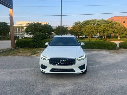 Used 2018 Volvo XC60 T8 R-Design w/ Convenience Package AWD/4WD image 9