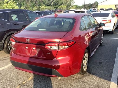 Used 2022 Toyota Corolla LE FWD image 2