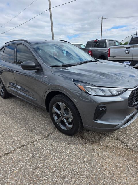 Used 2024 Ford Escape ST-Line w/ Tech Pack #1 AWD/4WD image 3