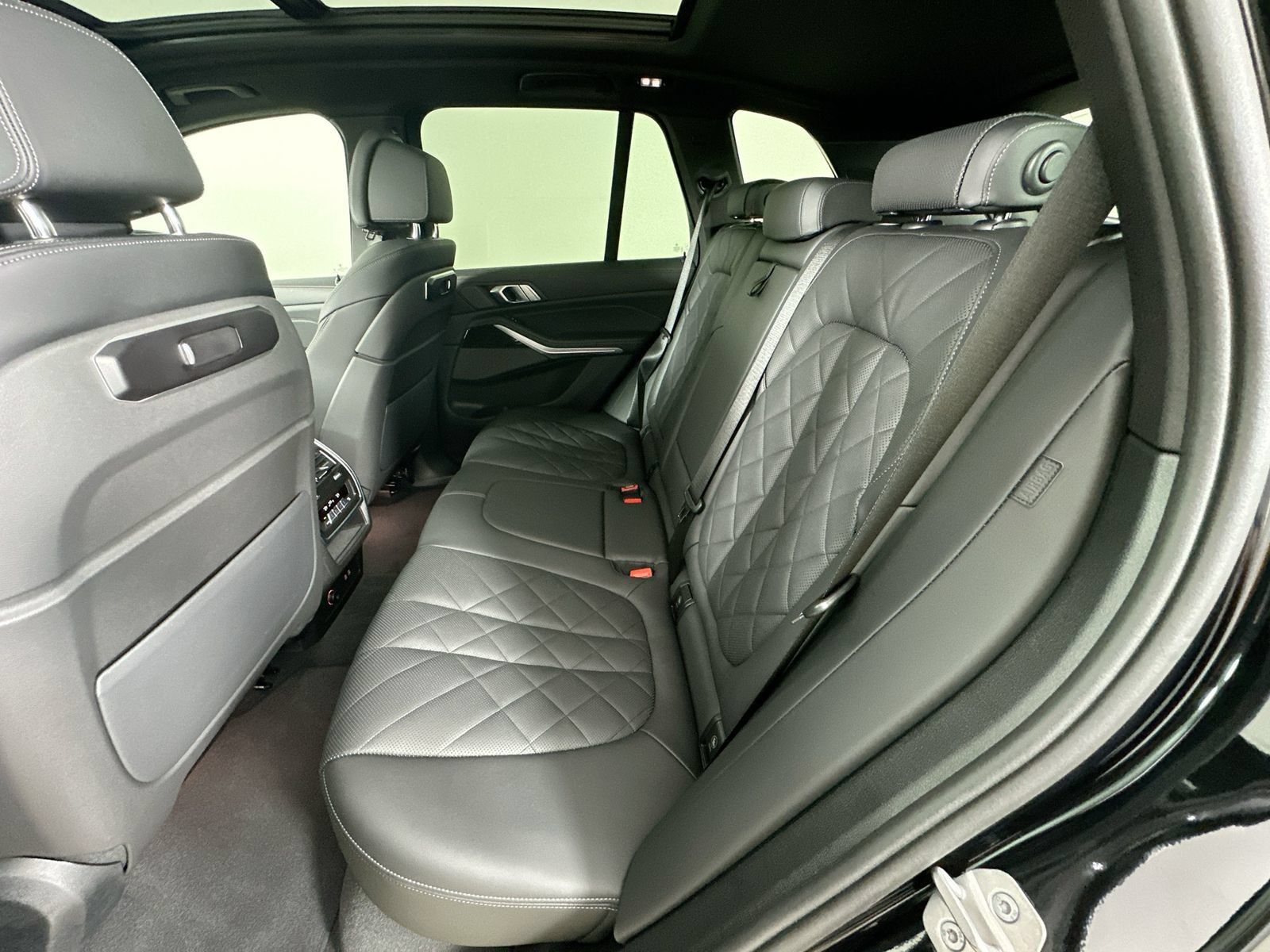 Used 2025 BMW X5 xDrive40i AWD/4WD image 37
