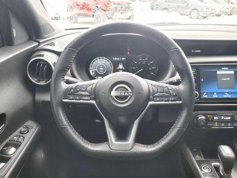 Used 2023 Nissan Kicks SR w/ SR Premium Package image 9