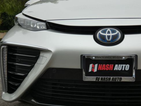 Used 2019 Toyota Mirai image 17
