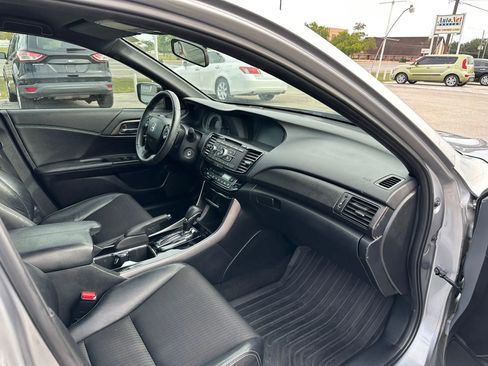 Used 2016 Honda Accord Sport image 2