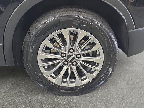 Used 2025 Cadillac XT4 Premium Luxury FWD image 31