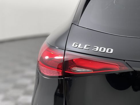 Used 2026 Mercedes-Benz GLC 300 4MATIC image 12