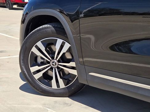 Used 2025 Mercedes-Benz GLA 250 image 32