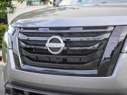 Used 2025 Nissan Pathfinder SL w/ Black Appearance Package FWD image 5