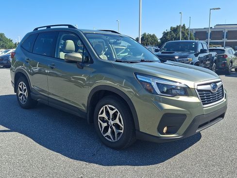 Used 2021 Subaru Forester Premium AWD/4WD image 3