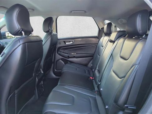 Used 2019 Ford Edge Titanium image 19