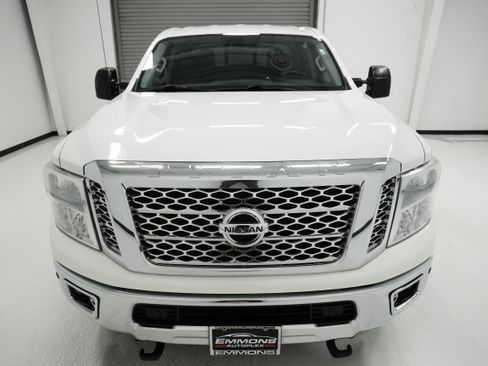 Used 2017 Nissan Titan SV image 2