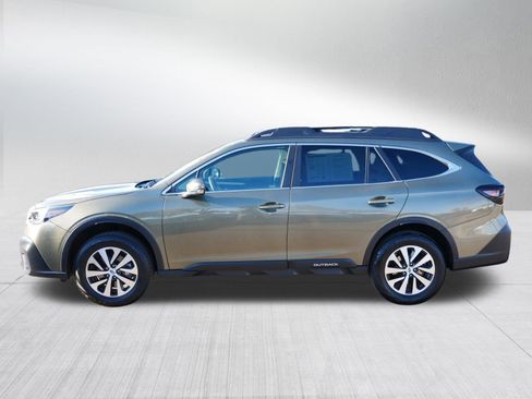 Used 2022 Subaru Outback Premium image 4