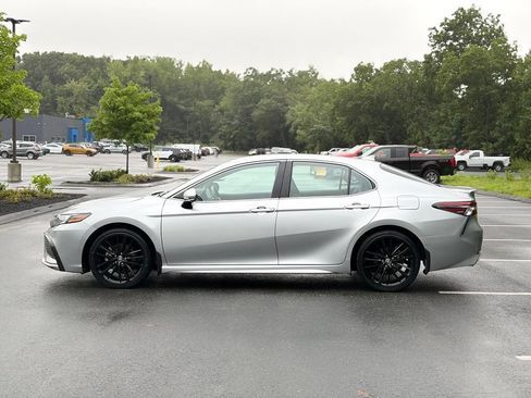 Used 2024 Toyota Camry XSE FWD image 3